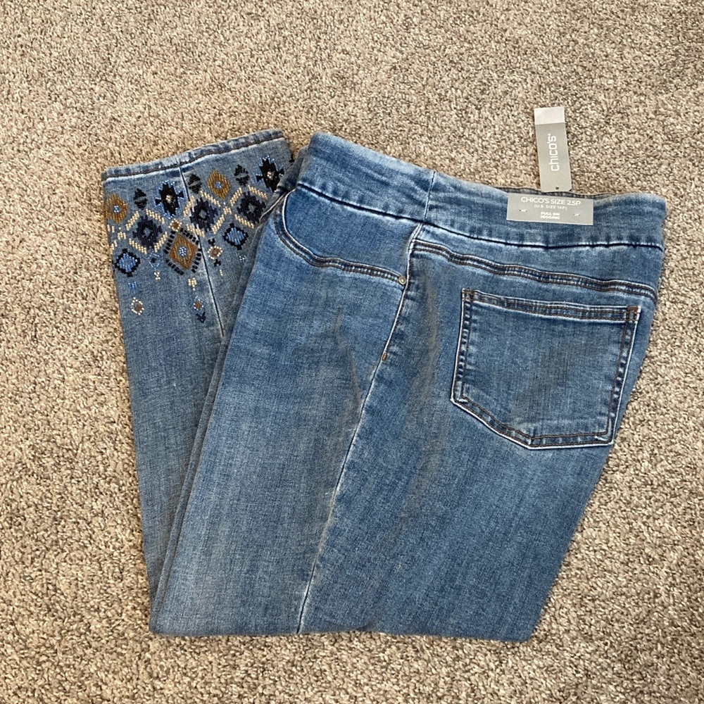 New Chico's Denim ankle pull on jegging with Embroidery Detail